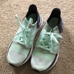 2019 Mint green & grey women’s Adidas Ultraboosts